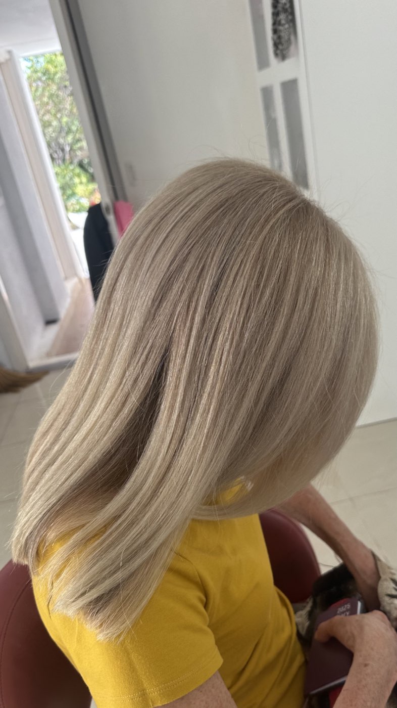 Soft dimensional color with luxe waves